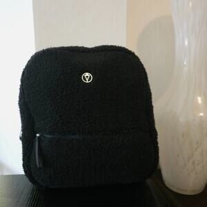 IVIVVA lululemon Black Shurpa Mini Backpack OS